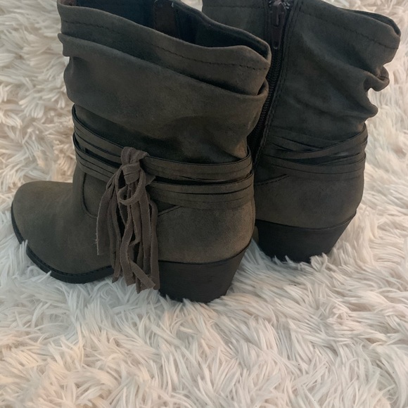 Taupe booties size 6.5 - Picture 5 of 6